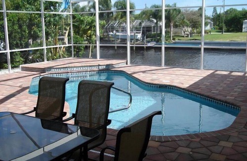 Gulf Cove Villa | Great modern spacious villa beautifully located on the water