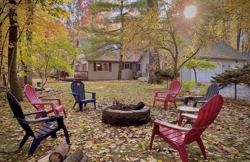 Markey Township Cottage | Great Oaks Cottage - with Hot Tub!