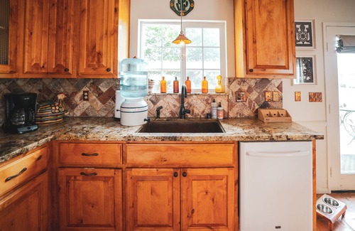 Yucca Valley House | Great place to relax after a day exploring Joshua Tree Park. Large kitchen.