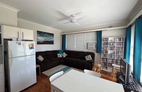 The Entrance Apartment | Great position! Across the road to the beach and a short stroll into town!