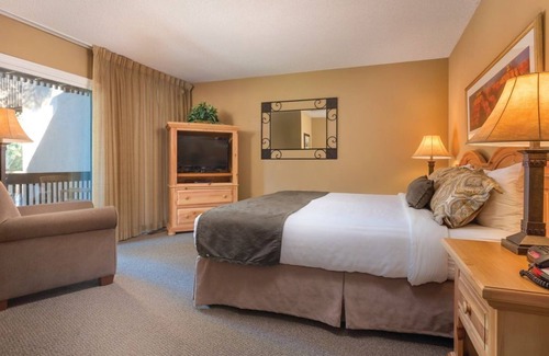 Flagstaff Resort | Great price cool off near NAU in a 2Bed 2Bath w/Full Kitchen dining area and W/D