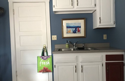 South Hero Cottage | GREAT RATES! CHARMING DOG FRIENDLY LAKESIDE COTTAGE