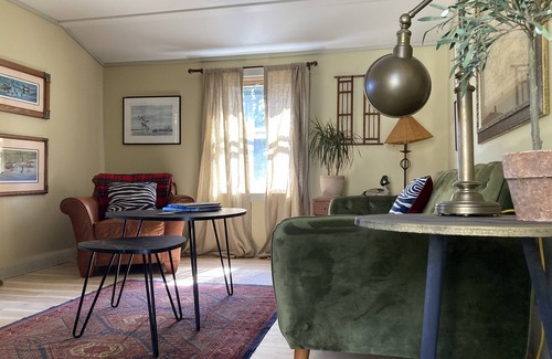 South Hero Cottage | GREAT RATES! CHARMING DOG FRIENDLY LAKESIDE COTTAGE