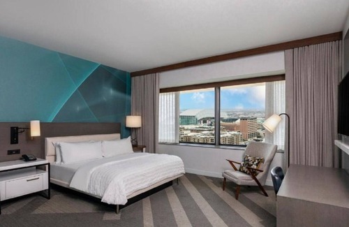 Downtown Houston Hotel | Great Relaxing Overnight Stay! 2 Spacious Units, Pets Allowed, Parking On-Site