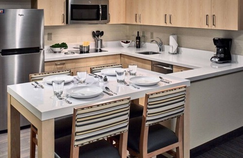 Gwinnett Place House | Great Relaxing Overnight Stay! 4 Amazing units near Duluth History Museum