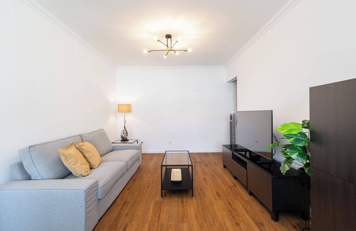 Parede Apartment | Great remodeled apartment - 5 min to the beach!