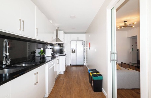 Parede Apartment | Great remodeled apartment - 5 min to the beach!