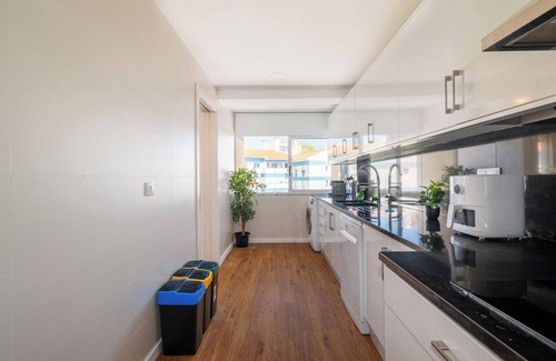 Parede Apartment | Great remodeled apartment - 5 min to the beach!