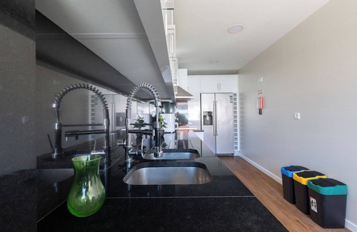 Parede Apartment | Great remodeled apartment - 5 min to the beach!
