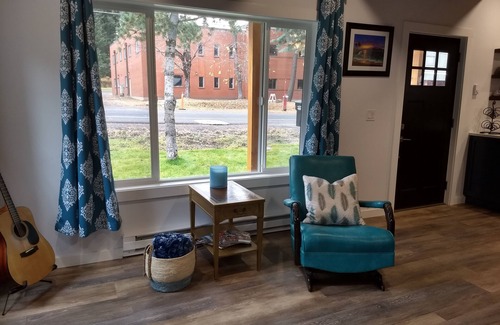 McCall House | GREAT REMODELED PET FRIENDLY COTTAGE! Walk to downtown and and the lake!