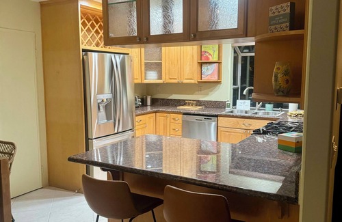 Simi Valley House | Great Resort Type Stay!