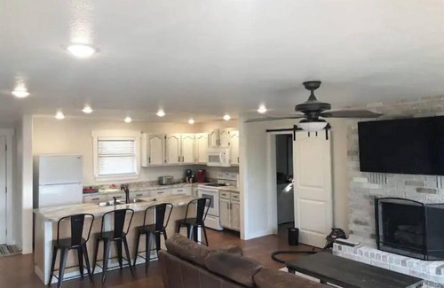 Clarkridge House | Great retreat! Close to lake and marina