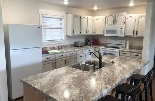 Clarkridge House | Great retreat! Close to lake and marina