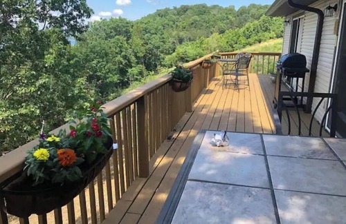 Clarkridge House | Great retreat! Close to lake and marina