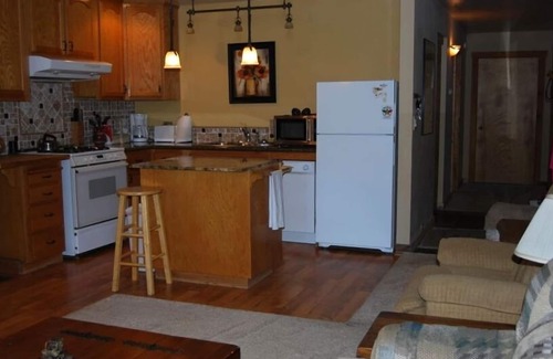 Truckee Condo | Great Ski in & Ski Out Northstar Condo