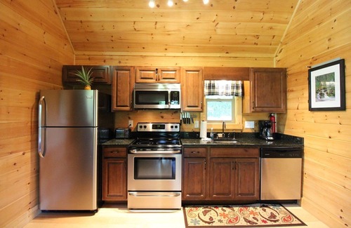 Bryson City Cabin | Great small cabin with hot tub