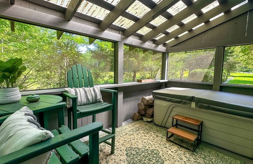 Sevierville Cabin | Great Smoky Mountain Private Luxury Riverfront Countryside Cabin
