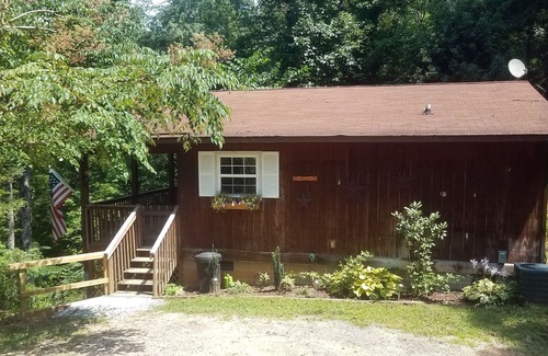 Franklin Cabin | Great Smoky Mountain cabin, hot tub, beautiful views