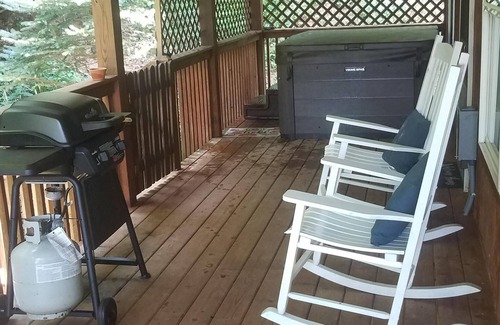 Franklin Cabin | Great Smoky Mountain cabin, hot tub, beautiful views