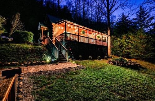 Franklin Cabin | Great Smoky Mountain Creekside Cabin
