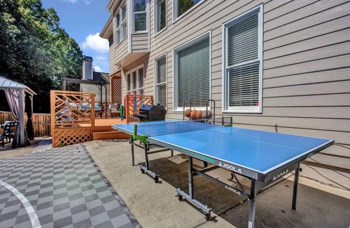 Roswell House | Great spacious home with great entertainment!