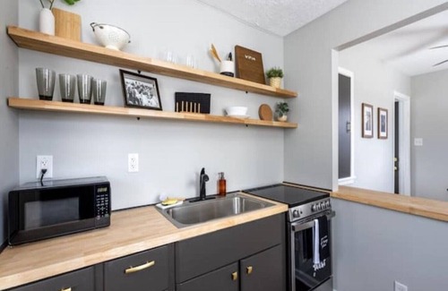Speedway House | Great Speedway location with huge garage. 1-2 blocks from Lot 2 entrance to IMS