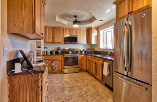 Twentynine Palms House | Great stargazing ~ EV Charging Station ~ Pets Welcomed