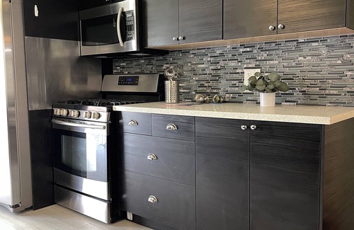 Wilshire House | Great Stay 2Bed/1Bath Charmer