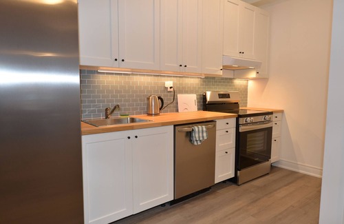 Vaughan House | Great Toronto House near Wonderland Separate entrance whole Floor Private Suite