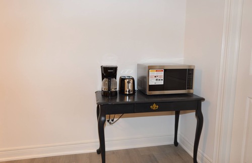 Vaughan House | Great Toronto House near Wonderland Separate entrance whole Floor Private Suite