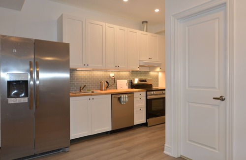 Vaughan House | Great Toronto House near Wonderland Separate entrance whole Floor Private Suite