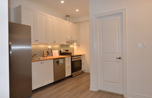 Vaughan House | Great Toronto House near Wonderland Separate entrance whole Floor Private Suite