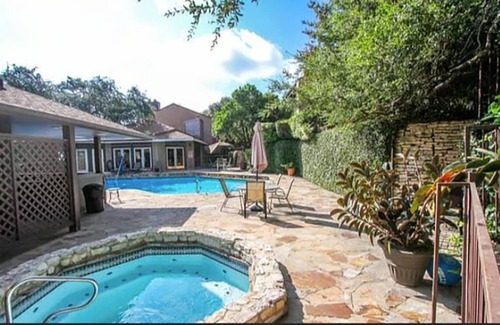 Medical Center District House | Great townhome in the Medical Center San Antonio