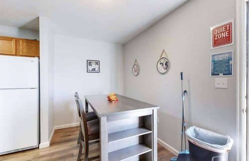 Brighton Apartment | Great Two King Bedroom Spot Close to the Airport