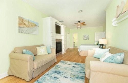 Pirates Beach House | Great Value, Five Minute Walk to Beach, Sleeps 12, Golf Cart