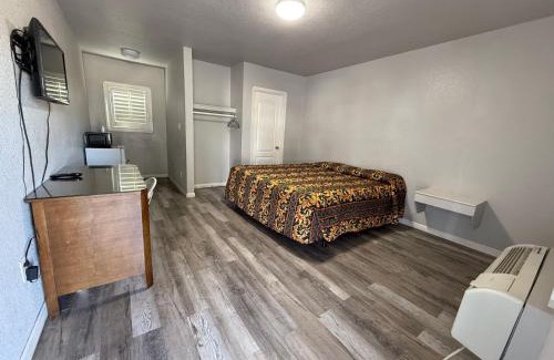 Sacramento Hotel | Great Value Inn & Suites