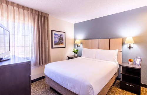 Santa Ana Resort | Great Value, Quality Stay! Spacious Unit w/Kitchen, Picnic Area, Pets Allowed!