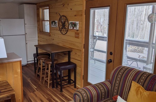 Friendsville Cabin | GREAT VALUE! The perfect cabin in the woods, 15 minutes away from Deep Creek.