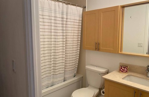 Richmond Hill Apartment | Great View of Downtown Toronto