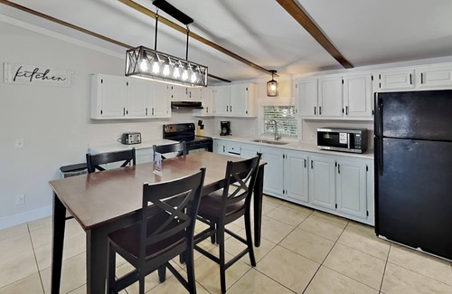 Put-in-Bay House | Great View of the Pool & People Comfortable 3 BR 2 BA Home on the Corner IC22