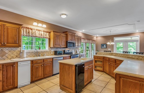 Stoney Point Landing House | Great Views: 5 BR, 4.5 BA in Double Springs, Sleeps 18