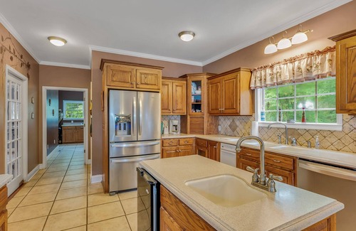 Stoney Point Landing House | Great Views: 5 BR, 4.5 BA in Double Springs, Sleeps 18