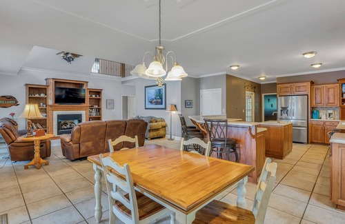 Stoney Point Landing House | Great Views: 5 BR, 4.5 BA in Double Springs, Sleeps 18
