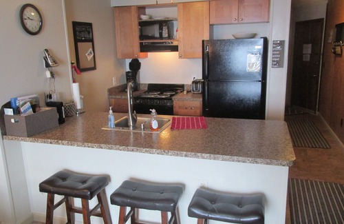 Snowshoe Condo | Great Views! AC Ski In Ski Out! Fireplace! Best Deal on the Mountain! Hot Tubs