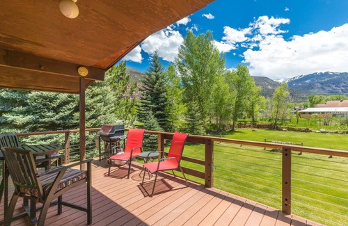 Idlewild Estates House | Great Views- Large Private Yard - Sauna - Deck - Trailers OK