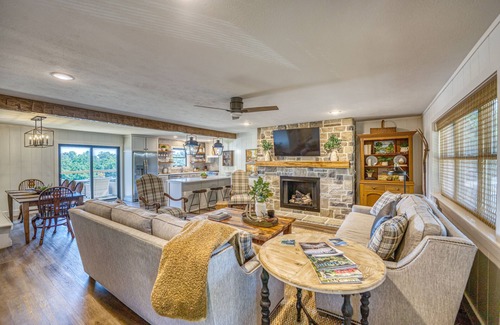 Jasper House | Great Views on 20 ac, firepit, outdoor shower, XL deck, 2 kitchens