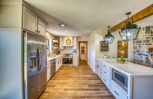 Jasper House | Great Views on 20 ac, firepit, outdoor shower, XL deck, 2 kitchens