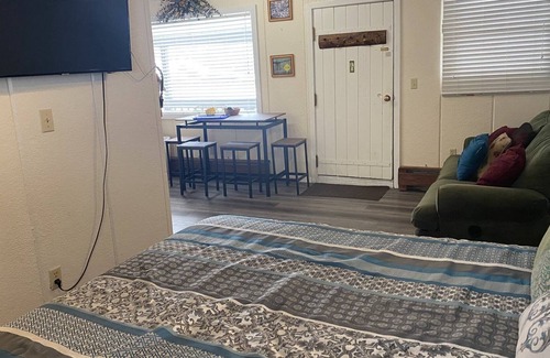 Glenwood Springs Condo | Great views, Vaulted ceiling, Cheerful & Bright