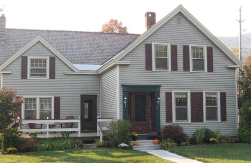 Arlington House | Great Village location to enjoy all the summer events in the Mancheste area.