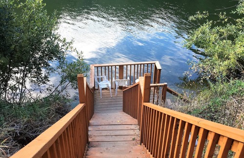 Scottsburg Cabin | Great Vintage 2500sq ft. country cabin amazing river front setting!